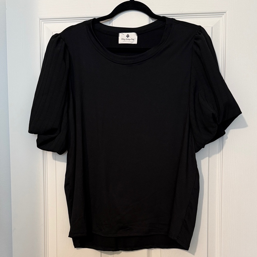 Women’s Black Short Puff Sleeve Tee Size XL